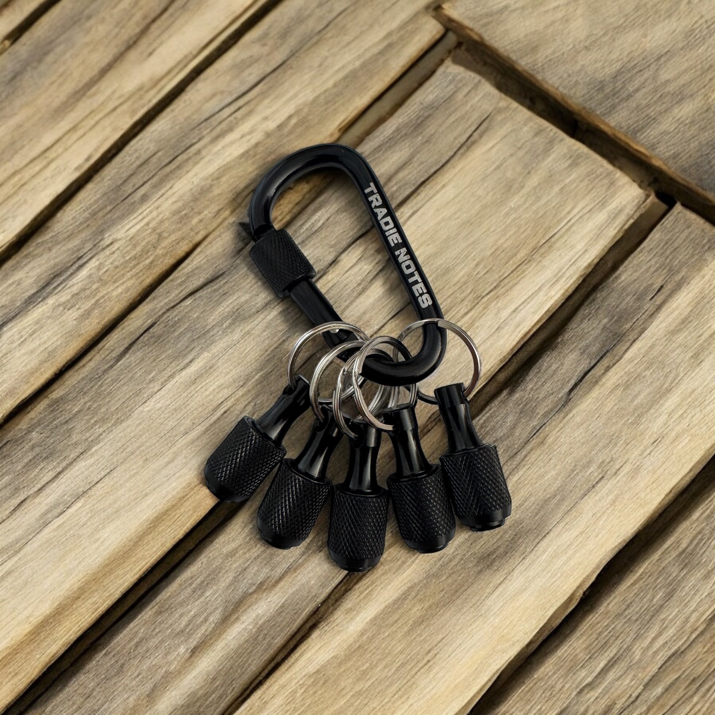 5x bit holder (Pull forward) and Carabiner.